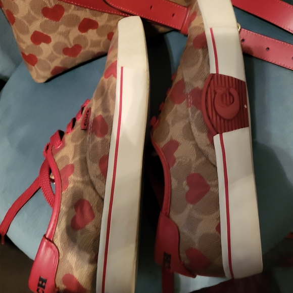 Coach Citisole coated C Heart Print 8.5 - Picture 7 of 8